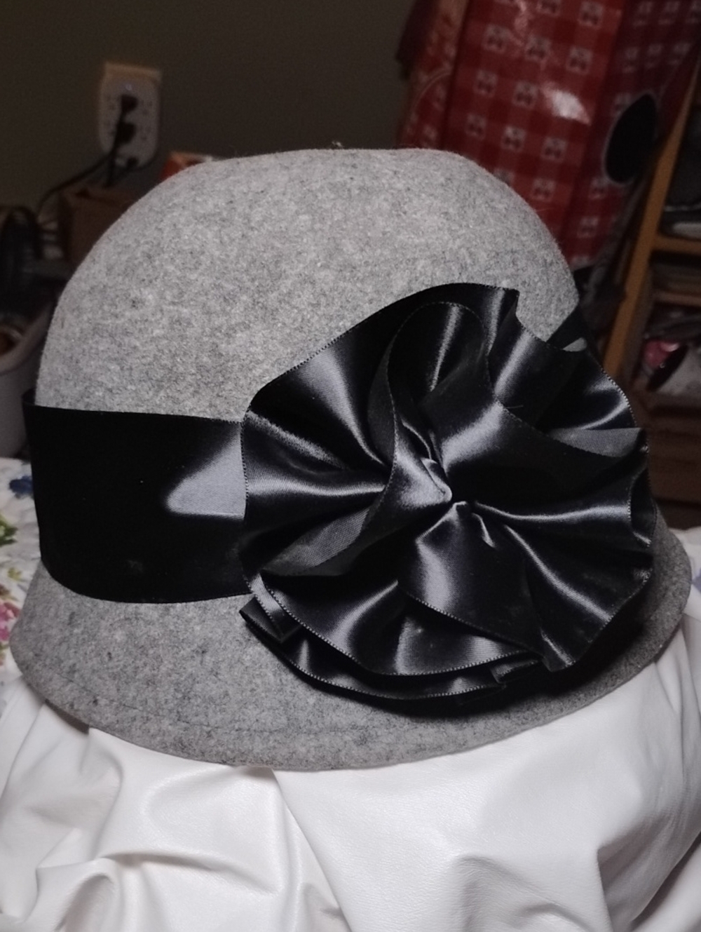 Gray Wool Felt Cloche Hat with Black Satin Flower Ribbon USA Street Smart BETMAR